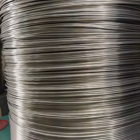 Tubes enroulés en acier inoxydable dans des tuyaux en acier et des tubes en acier